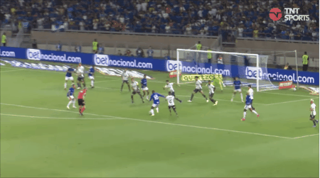 两队教练在 两队教练在